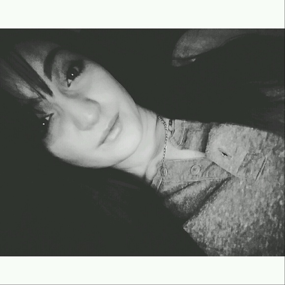 Meet your Posher, Danielle - Picture 1 of 1